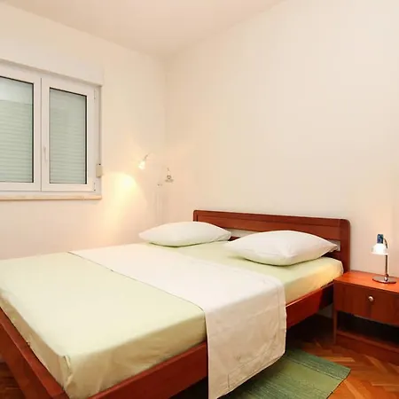 Happy Day Apartment *