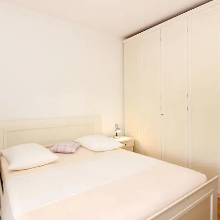 Apartment Happy Day
