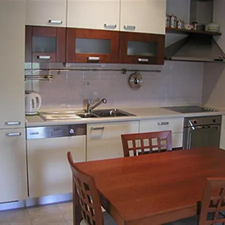 Happy Day Apartment